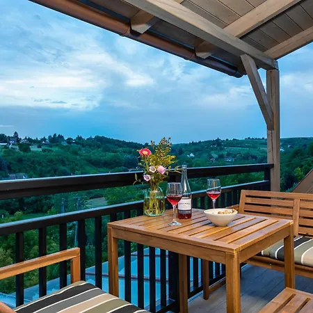 Dolce Apartmanhaz شقة *